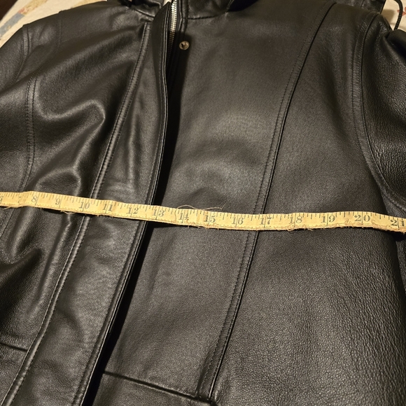 Womens Leather Jacket. - Picture 9 of 10
